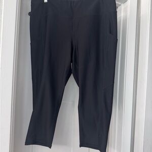 Xersion Black Fitted Capri Leggings